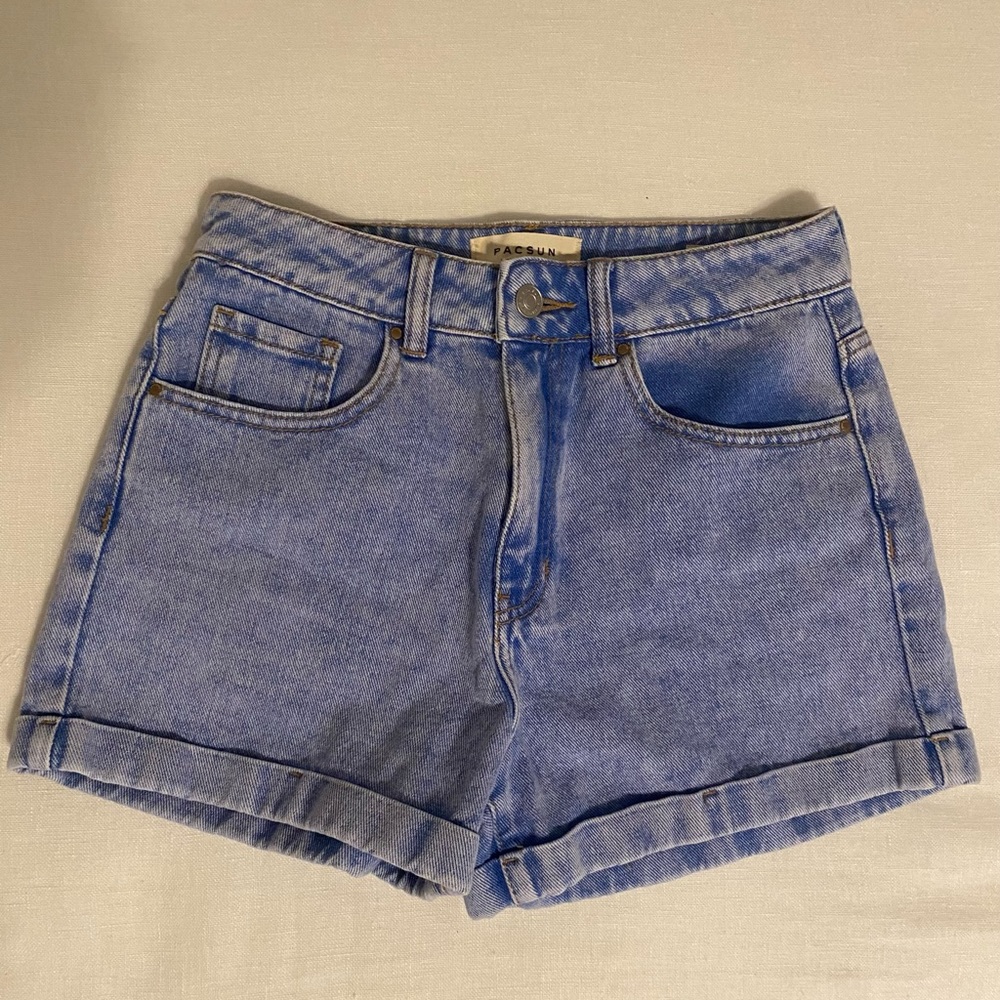 PacSun Mom Short. Size 26. Lightly worn.